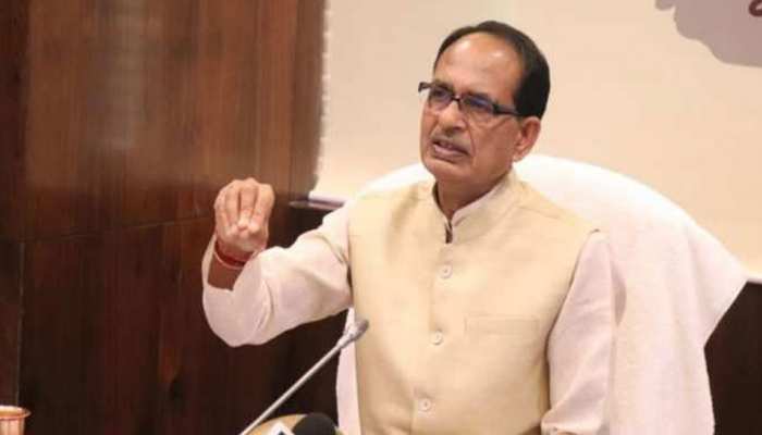 Chief Minister Shivraj Singh Chouhan appealed to voters to vote for Mayor candidate Malti Rai and councilor candidates by interacting with enlightened people through 'chai pe charcha' program at Gangaur temple located at number 12 of the capital Bhopal.