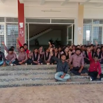 Manpur assembly headquarters, the students staged a sit-in protest at the gate of the school for about three hours. At the same time, they have demanded