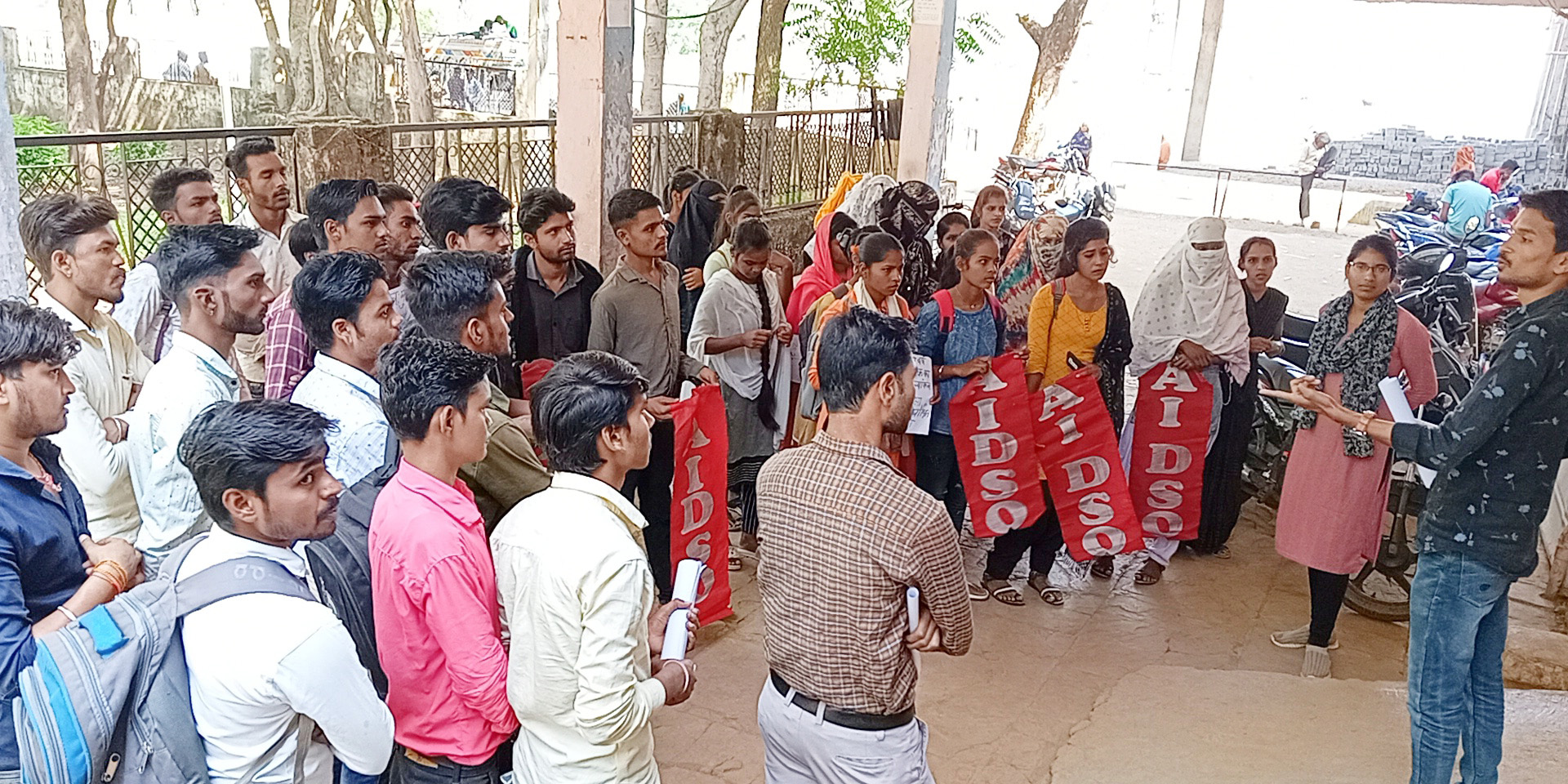 Nehru PG College, student organization AIDSO, in the graduation first year examination results, due to the rules and experiments of the New Education Policy 2020, hundreds of students were spread, against giving supplementary to hundreds of students, in the name of the Vice Chancellor, College Principal AS.