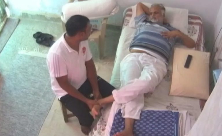The video comes days after Tihar Jail Superintendent Ajit Kumar was suspended for his alleged VIP behavior with Satyendar Jain.