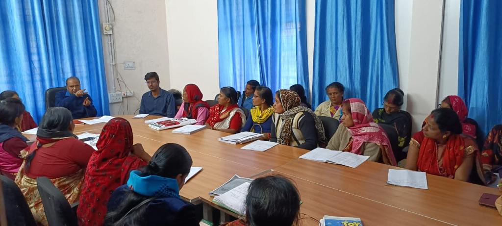 Madanmahal hill located in Tilhari to include the names of eligible persons in the voter list. On the instructions of District Election Officer and Collector Saurabh Kumar Suman, applications were received from 265 eligible persons to add their names to the voter list in this camp organized under the special brief revision program of voter list.