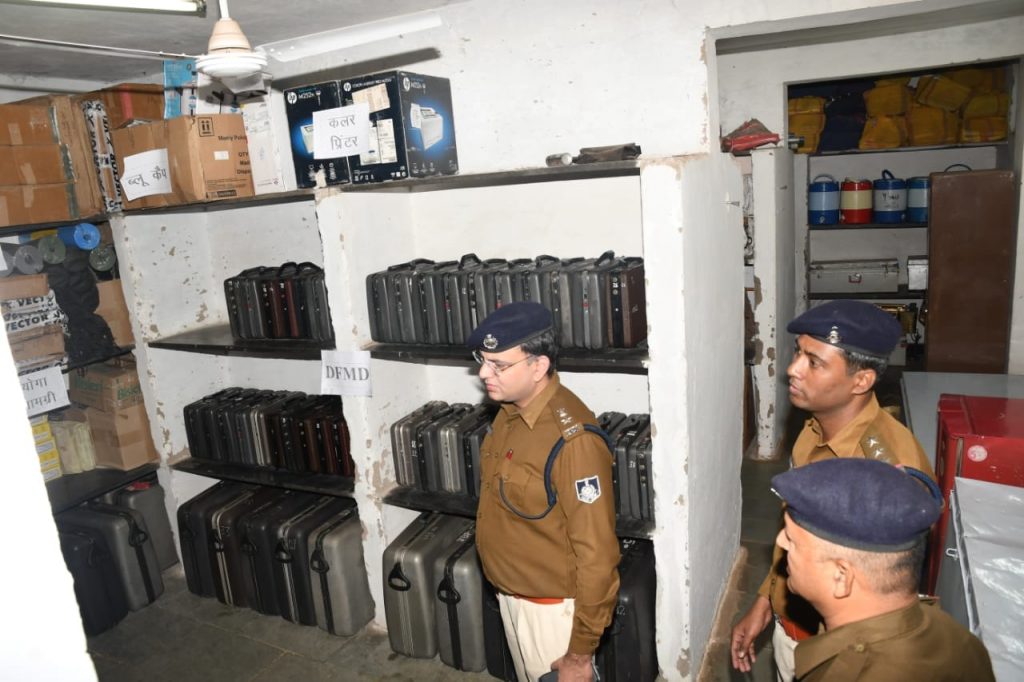 पुलिस अधीक्षक जबलपुर श्री सिद्धार्थ बहुगुणा ने पुलिस लाईन का किया निरीक्षण 3 317952972 2184655281738475 2741040296896832771 n