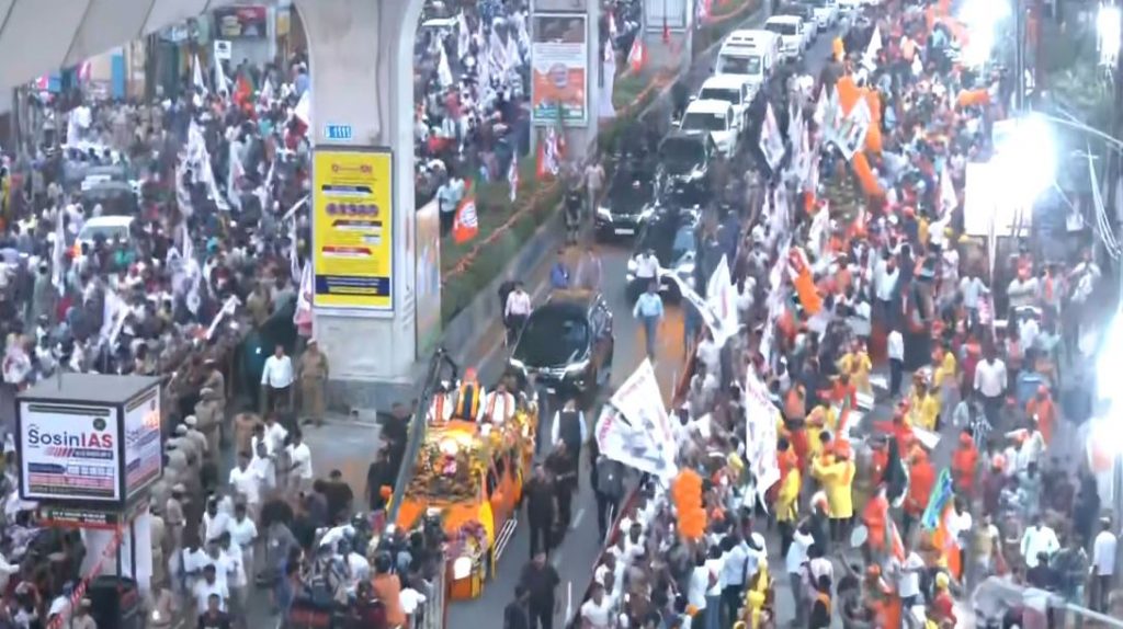 PM Modi ने तेलंगाना के हैदराबाद में रोड शो किया 2 Road show