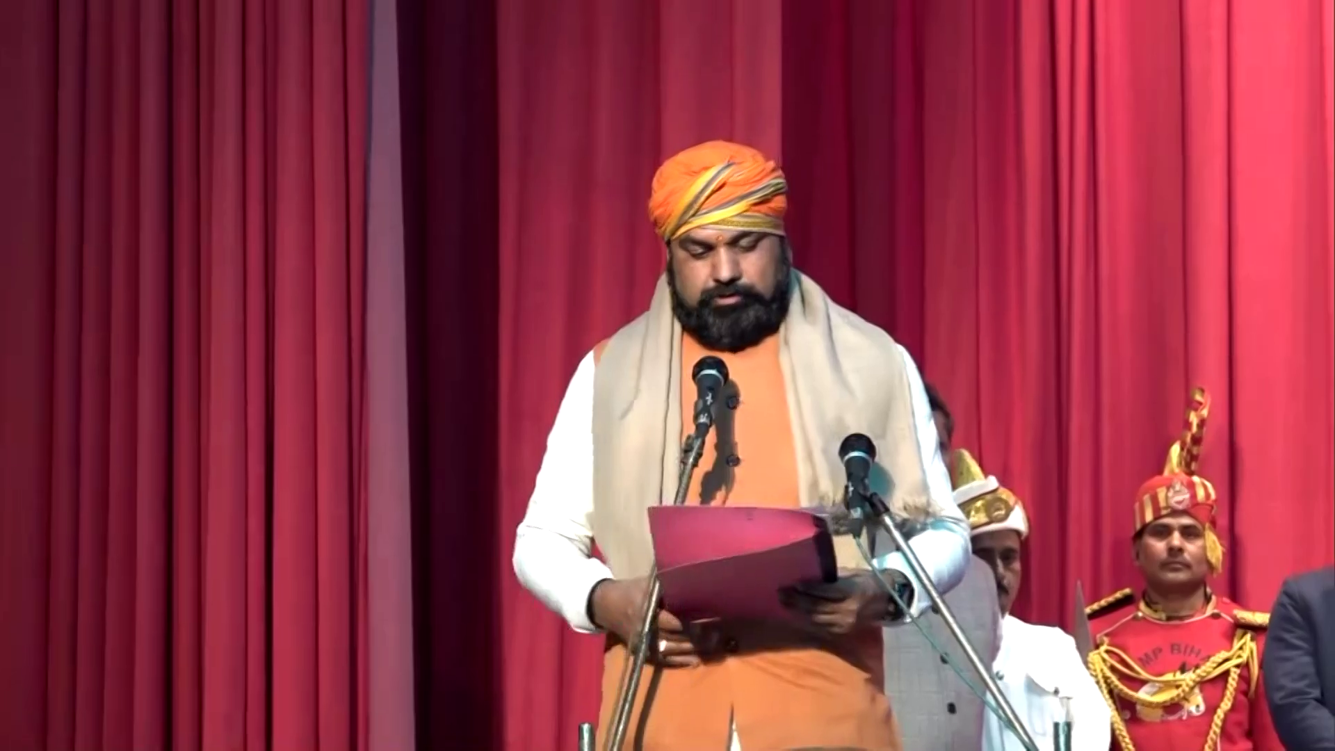 BJP leader Samrat Chaudhary has been sworn in as the Chief Minister of Bihar. At this time, a new phase is starting in the politics of Bihar, in which Samrat Chaudhary will have to face big responsibilities.