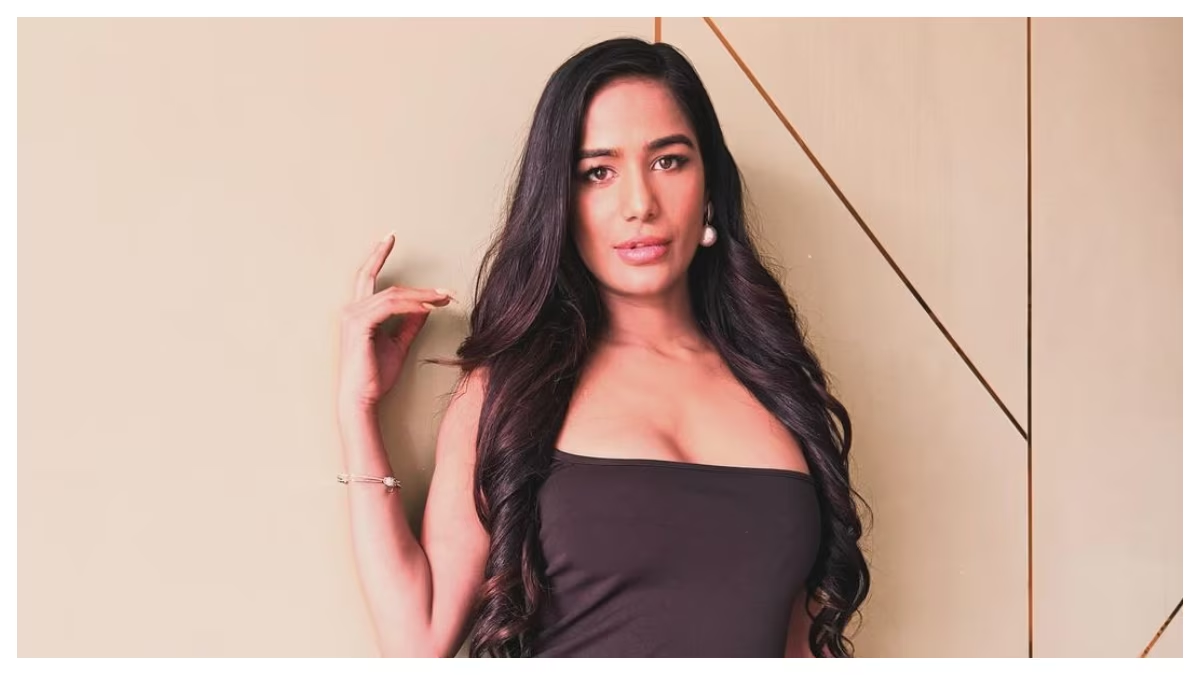 Poonam Pandey is alive. The Lock Upp fame finally came out in a video statement on Saturday morning and clarified that she is not dead.