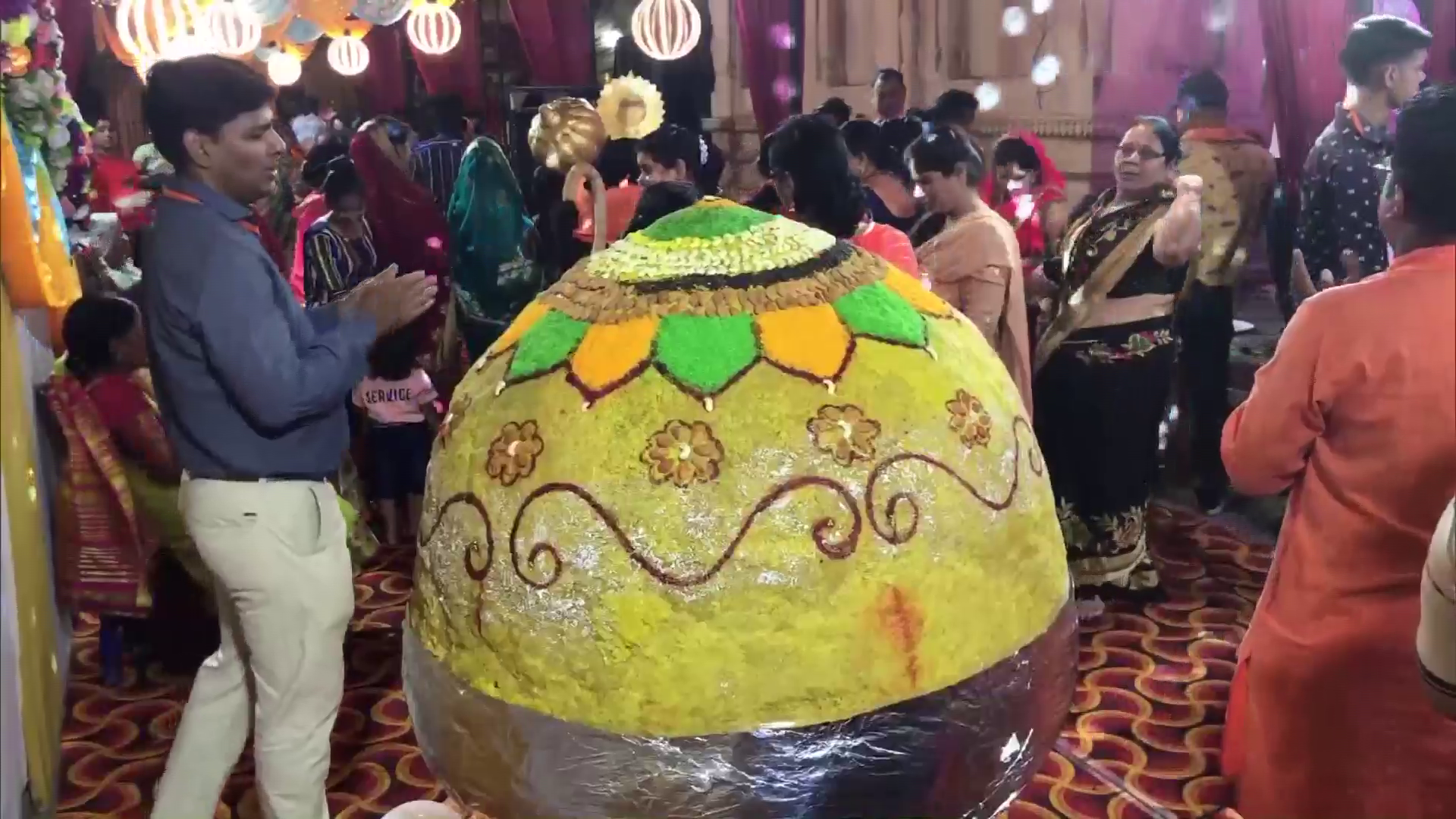 Jabalpur (Madhya Pradesh): Pachmatha Hanuman Temple Committee Offers 1100 Kg Ladoo to Lord Hanuman on the occasion of Hanuman Jayanti, Visuals & Reax