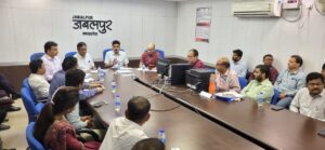 Jabalpur parliamentary constituency was completed today at 9 am on Monday in the NIC room located in the Collectorate. In this process, randomization of micro observers was also done along with counting personnel and they were also allotted assembly constituencies.