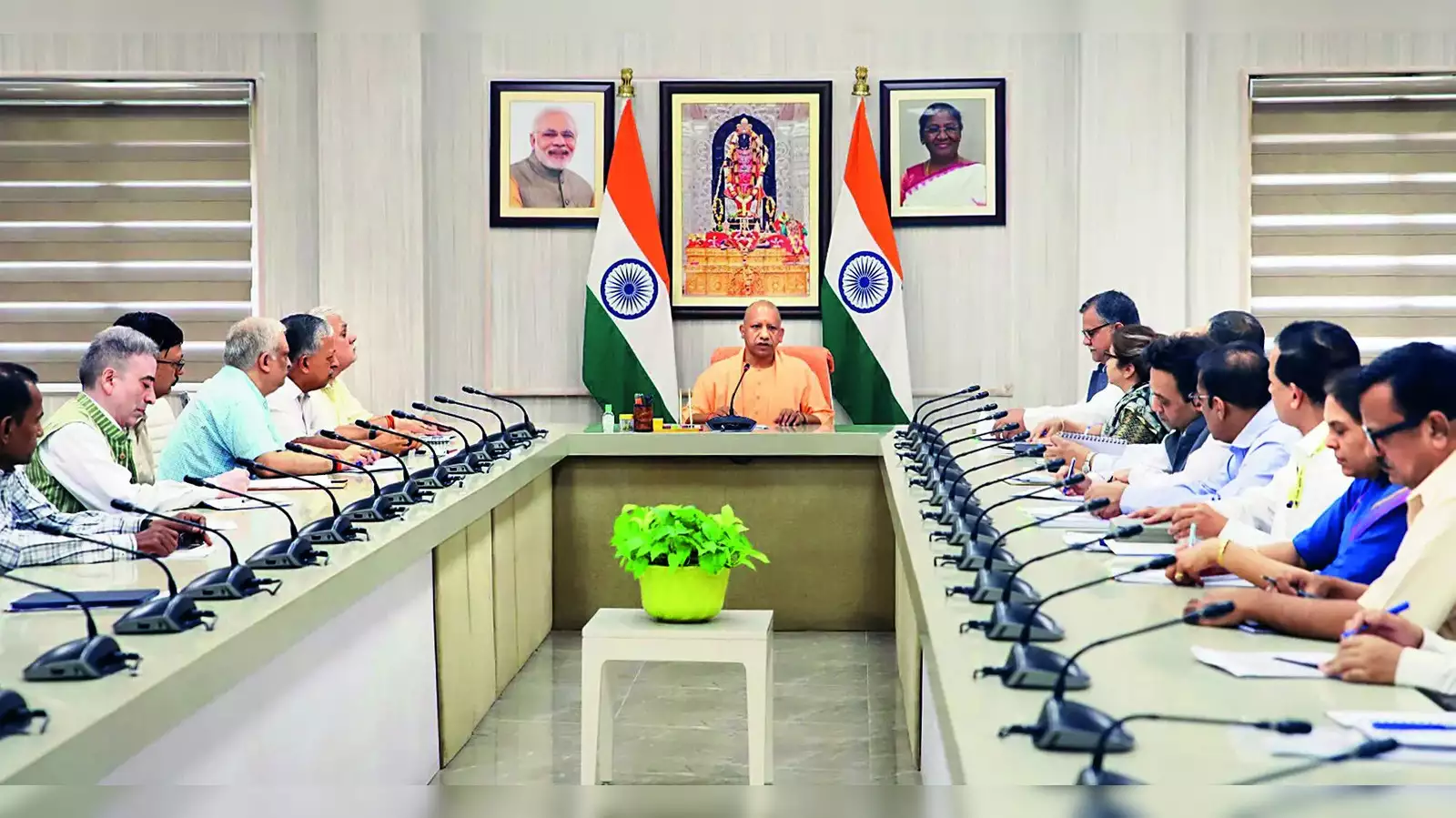 Yogi Adityanath chaired an important meeting of ministers