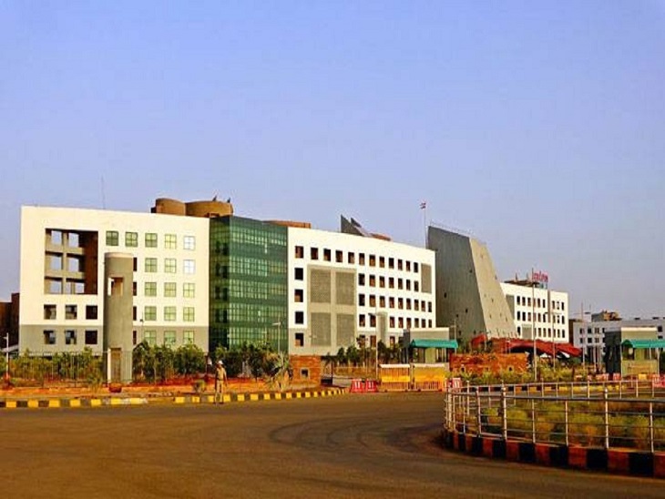 IAS officer Abhijeet Singh, who is currently working in the Home and Jail Department, has been given additional charge of Joint Secretary in the Medical Education Department.