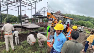 Roof collapses in Mhow, MP, 5 dead: 3 JCBs, 1 Pokelin had to be deployed to remove the bodies; two real brothers and a contractor among the dead