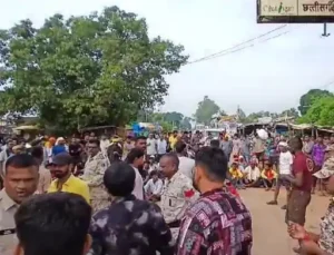 'Bharat Bandh': Protest by all tribal society in Bastar, roads blocked