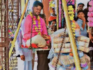 Ujjain, son was weighed with notes: 10 lakh 7 thousand rupees donated to the temple after the wish was fulfilled