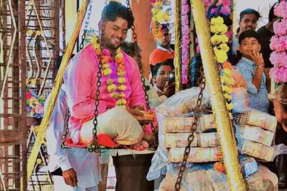 Ujjain, son was weighed with notes: 10 lakh 7 thousand rupees donated to the temple after the wish was fulfilled