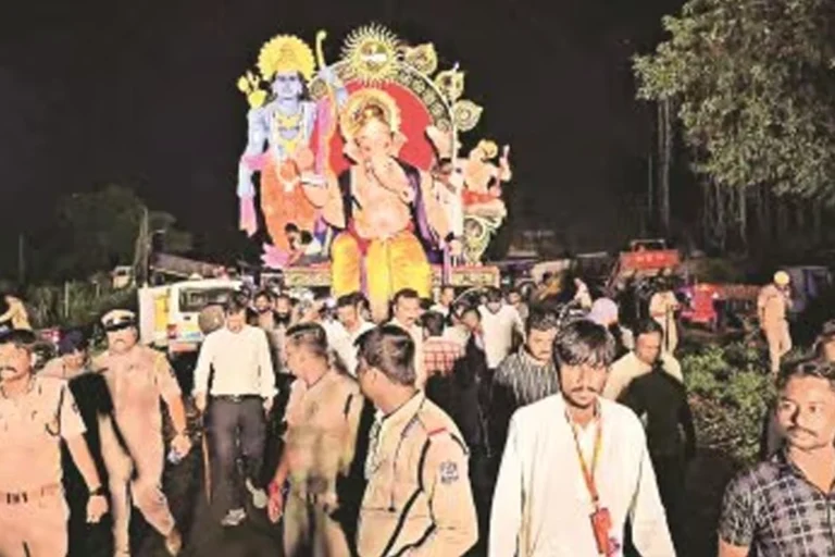 More than 500 people gheraoed the Station Road police station on Saturday night, alleging stone pelting during a Ganesh idol procession in Ratlam.