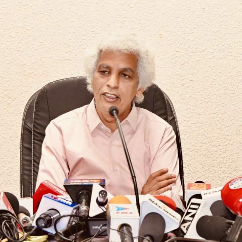 Collector Deepak Saxena has made new work division among the State Administrative Service officers and has deployed administrative officers on different days to receive memoranda.