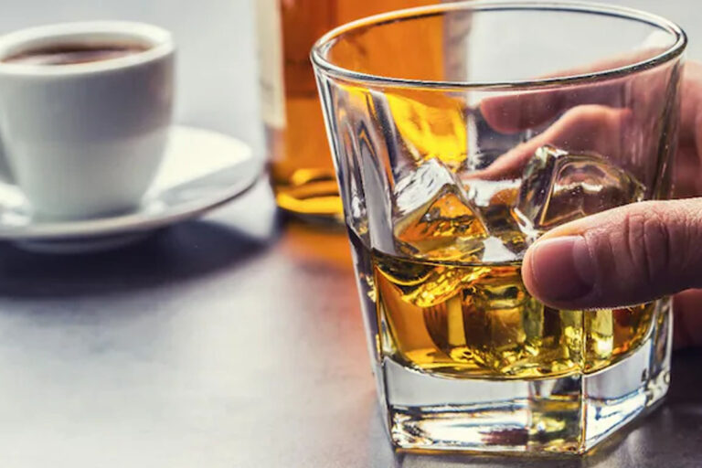 wine beer : एक सप्ताह में कितनी शराब पीना शरीर के लिए सेफ, पीने वाले जरूर जान लें ये बात