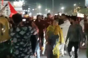 Hindu organizations demonstrated in Indore to close down the pubs which operate till late night