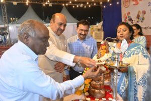 Golbazar Jabalpur: The seventh day of the 12-day book fair organized by the district administration in the Shaheed Memorial premises at Golbazar was also full of enthusiasm.