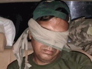 मानसिक यातना, नींद से वंचित, शौचालय की अनुमति नहीं: पाकिस्तानी हिरासत में BSF जवान ने झेला मानसिक उत्पीड़न 2 BSF jawan Purnam Kumar Shaw, who recently returned to India after three weeks in Pakistani custody, is suffering from severe mental trauma.