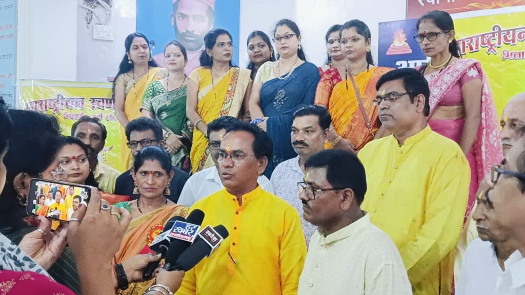 महाराष्ट्रीयन स्वर्णकार समाज, भिलाई-दुर्ग द्वारा गुरु पूर्णिमा पर सुंदरकांड पाठ का भव्य आयोजन 3 IMG 20250714 WA0022