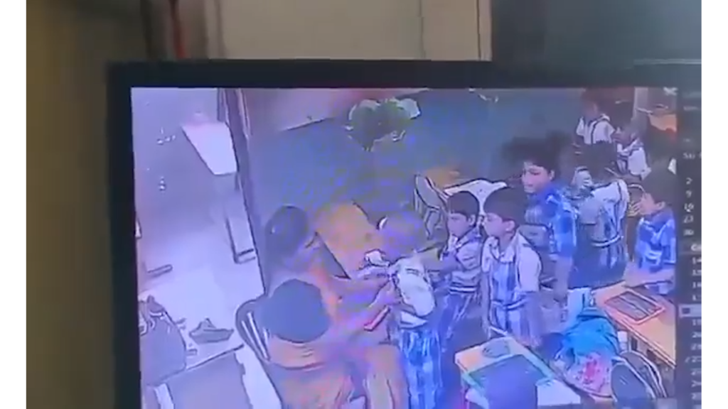 Visakhapatnam Teacher पर गंभीर आरोप: होमवर्क नहीं करने पर LKG छात्र की तबीयत बिगड़ी, अस्पताल में मौत 2 Visakhapatnam