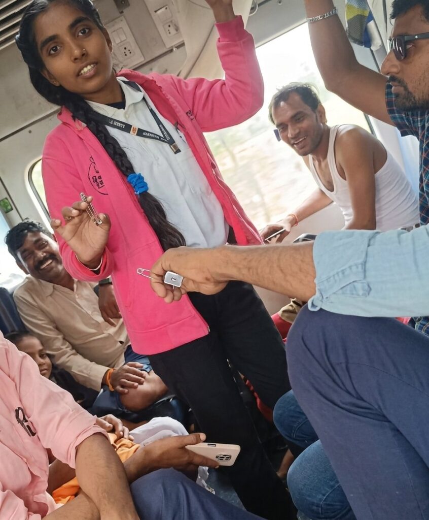 Jhansi Fraud TT: Woman posing as a fake TTE was collecting money on the train
